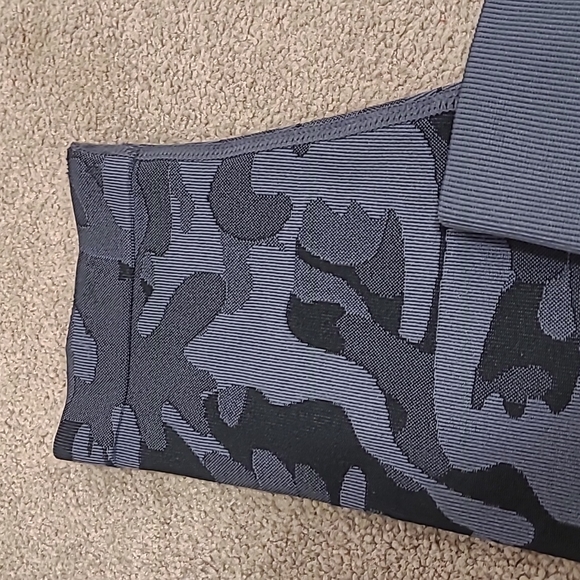 Zyia Camo performance legging - Picture 6 of 6